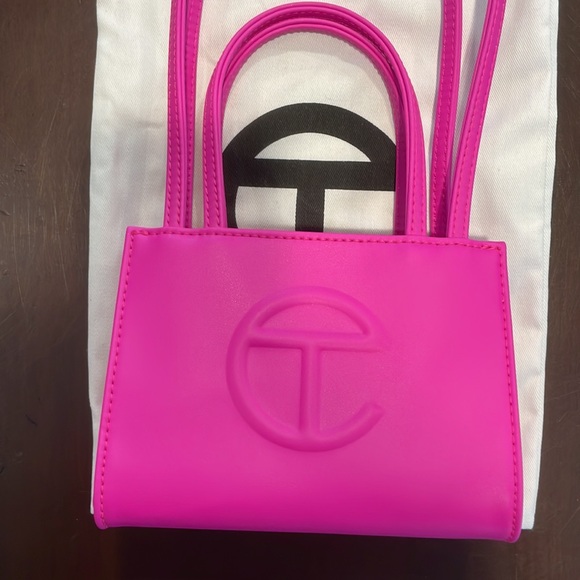 TELFAR mini bag. NEVER WORN. Fuschia. 7”x5” comes with dust bag - Picture 2 of 2